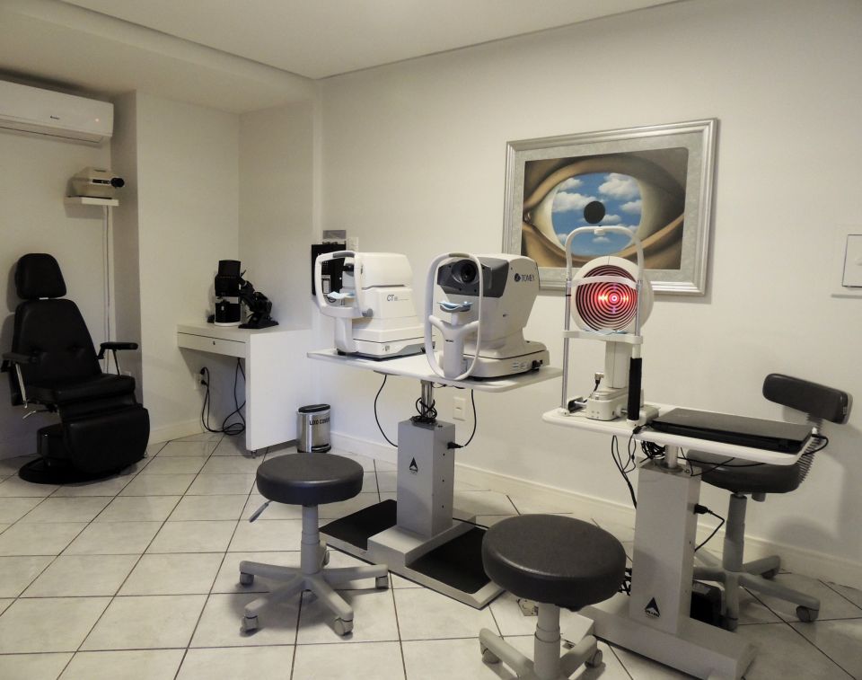 Clnica de Olhos Tomazelli  Oftalmologia Geral, Exames e Cirurgias - 